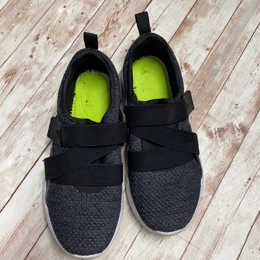 Vionic black tennis shoes Velcro closure size 8.5